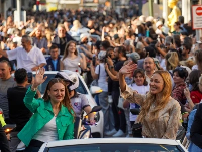 63'&uuml;nc&uuml; Altın Portakal 'Geleneksel Kortej' ile başladı