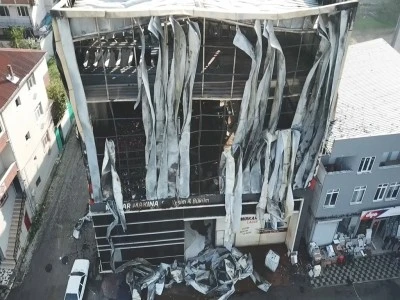 7 iş&ccedil;inin &ouml;ld&uuml;ğ&uuml; fabrika yangınına ilişkin Dilovası Belediyesi'nden 7 tutuklama
