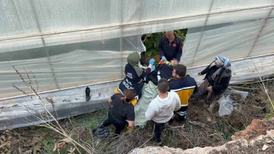 7 metrelik duvardan d&uuml;şen &ccedil;ift&ccedil;i yaralandı