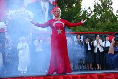 70&rsquo;inden sonra podyuma &ccedil;ıktılar, Cumhuriyetin zerafetini yansıttılar