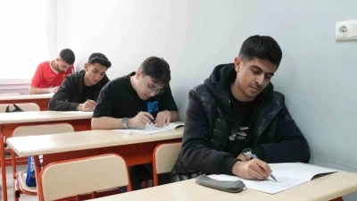 9 bin &ouml;ğrenci sınavda ter d&ouml;kt&uuml;