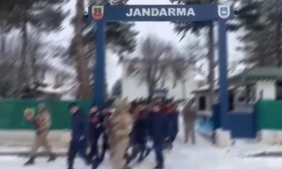 9 farklı adrese uyuşturucu operasyonu: 8 g&ouml;zaltı