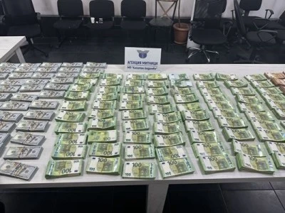 900 bin euro ve 500 bin doları Bulgar g&uuml;mr&uuml;ğ&uuml;ne yakalattı