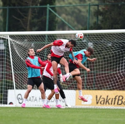 A Mili Futbol Takımı, iki g&uuml;nl&uuml;k iznin ardından &ccedil;alışmalara başladı