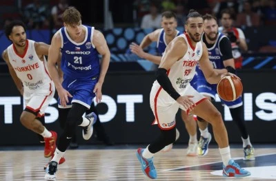A Milli Erkek Basketbol Takımı, grup liderliği i&ccedil;in Sırbistan karşısında
