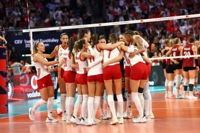 A Milli Kadın Voleybol Takımı final i&ccedil;in Sırbistan karşısında