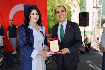 A&ccedil;ık lise mezuniyetinden &uuml;niversite birinciliğine