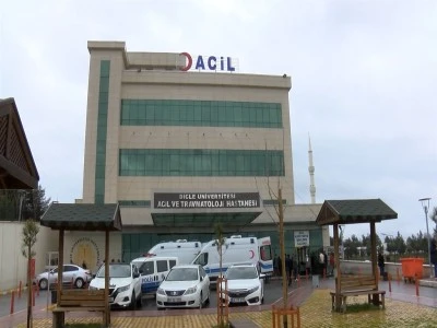 Acil servis doktoruna bı&ccedil;aklı saldırı