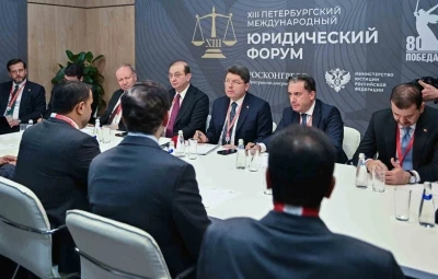 Adalet Bakanı Tun&ccedil;, Katarlı ve BAE&rsquo;li mevkidaşları ile g&ouml;r&uuml;şt&uuml;