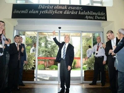 Adana'da 5 d&ouml;nem başkanlık yapan Ayta&ccedil; Durak, u&ccedil;akta kalp krizi ge&ccedil;irdi