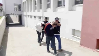 Adana&rsquo;da kilolarca esrar, bonzai ve binlerce hap ele ge&ccedil;irildi: 55 tutuklama
