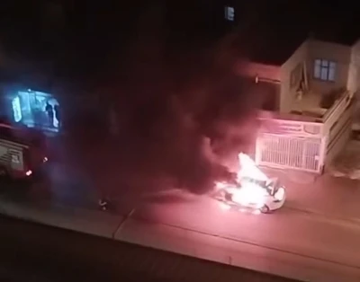 Adana&rsquo;da otomobil alev alev yandı