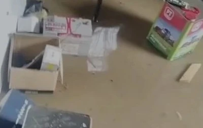 Adana'da sağanak; iş yerlerini su bastı, ara&ccedil;lar mahsur kaldı