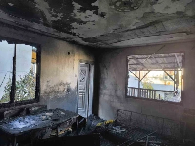 Adana&rsquo;da yangın &ccedil;ıkan ev k&uuml;le d&ouml;nd&uuml;