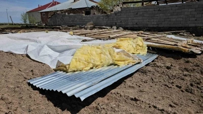 Adilcevaz&rsquo;da fırtına &ccedil;atıları u&ccedil;urdu
