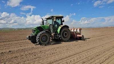 Adilcevaz&rsquo;da şeker pancarı ekimine başlandı
