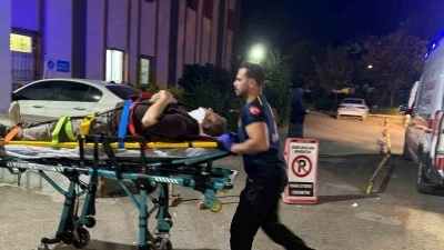 Adıyaman&rsquo;da iki otomobil &ccedil;arpıştı: 8 yaralı