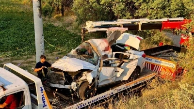 Afyonkarahisar&rsquo;da feci kaza: 2 &ouml;l&uuml;, 2 yaralı