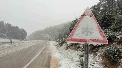 Afyonkarahisar&rsquo;da kar ulaşımı aksattı

