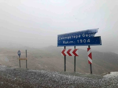 Afyonkarahisar&rsquo;da kar yağışı y&uuml;ksek kesimlerde etkili oldu