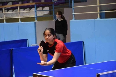 Afyonkarahisar&rsquo;da Masa Tenisi B&uuml;y&uuml;kler M&uuml;sabakaları sona erdi
