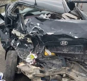 Trafik kazası: 2 &ouml;l&uuml;, 8 yaralı