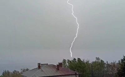 Ahlat&rsquo;ta &ccedil;akan şimşekler g&ouml;rsel ş&ouml;len oluşturdu
