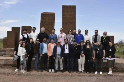 Ahlat&rsquo;taki tarihi Sel&ccedil;uklu Mezarlığı&rsquo;na &uuml;nl&uuml; akını
