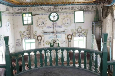 Ahşap iş&ccedil;iliği ile dikkat &ccedil;eken cami yıkılma tehlikesiyle karşı karşıya
