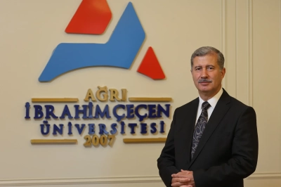Aİ&Ccedil;&Uuml; Rekt&ouml;r&uuml; Prof. Dr. İlhami G&uuml;l&ccedil;in  Tıbbi ve Biyomolek&uuml;ler Kimyada D&uuml;nya İkincisi