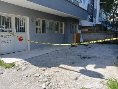 Eski kocasıyla barışma ısrarlarına &ouml;fkelenen gen&ccedil; kadın 4. kattan atladı