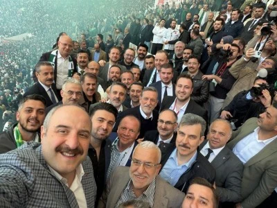 AK Parti Bursa Milletvekili Mustafa Varank'tan  şampiyonluk &ouml;z&ccedil;ekimi