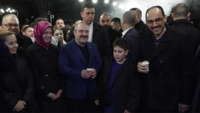 AK Parti Bursa Milletvekili Varank ve MİT Başkanı Kalın, sahurda vatandaşlarla bir araya geldi