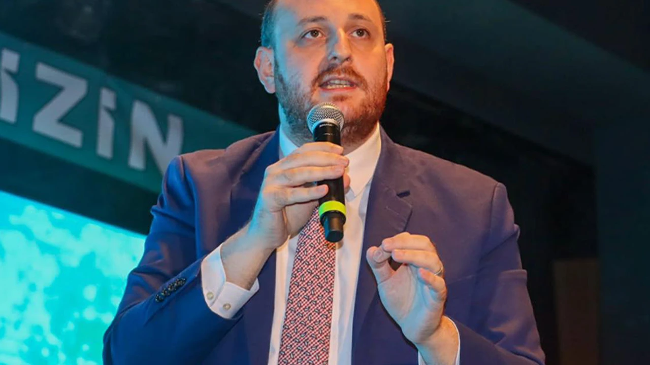 AK Parti Genel Başkan Yardımcısı B&uuml;y&uuml;kg&uuml;m&uuml;ş: "&Ouml;zg&uuml;r &Ouml;zel&rsquo;in Cumhurbaşkanımıza y&ouml;nelik ifadesi ger&ccedil;ek ahlak seviyesini bir kez daha g&ouml;zler &ouml;n&uuml;ne serdi"