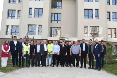 AK Parti heyeti, Doğanşehir&rsquo;de deprem sonrası &ccedil;alışmaları inceledi
