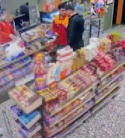 Akaryakıt istasyonunda &ccedil;alışan genci darbeden alkoll&uuml; m&uuml;şteri g&ouml;zaltına alındı