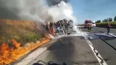 Akaryakıt tankeri alev alev yandı
