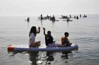 Akdeniz&rsquo;de &ouml;zel bireyler k&uuml;rek s&ouml;rf&uuml; yaptı
