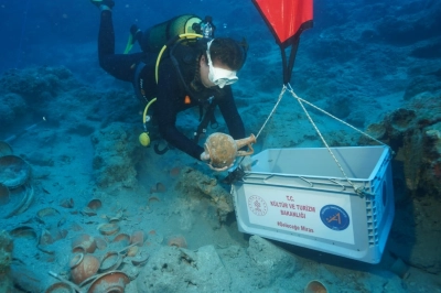 Akdeniz&rsquo;den 2.100 Yıllık Sofra Takımı &Ccedil;ıktı
