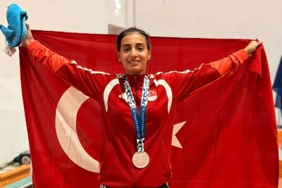 Akdeniz Oyunları&rsquo;ndan Bursa&rsquo;ya g&uuml;m&uuml;ş madalya