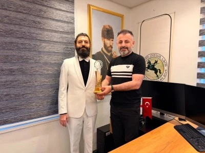 Akif Manaf &ldquo;Sanat ve Barış &Ouml;d&uuml;l&uuml;&rdquo; ile Onurlandırıldı