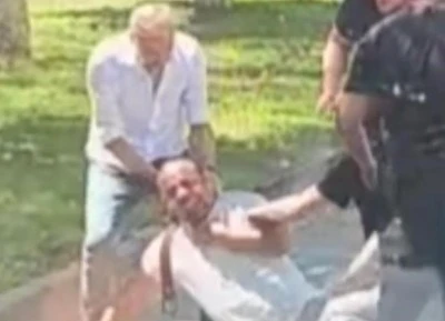 Akrabalarını kemerle boğmaya &ccedil;alıştı