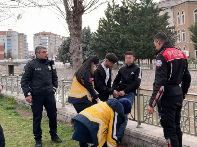 Aksaray'da 16 yaşındaki &ccedil;ocuğu akranı bı&ccedil;akladı!
