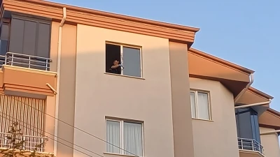 Aksaray'da 5'inci kattan d&uuml;şen Zeynep &ouml;ld&uuml;