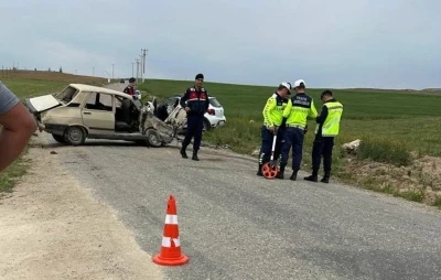 Aksaray&rsquo;da otomobiller &ccedil;arpıştı: 1 &ouml;l&uuml;, 3 yaralı
