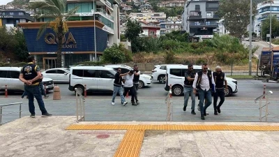 Alanya&rsquo;da 400 bin liralık d&ouml;viz b&uuml;rosu soygununda 3 ş&uuml;pheli tutuklandı