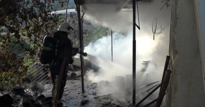 Anız yangının sı&ccedil;radığı daire k&uuml;le d&ouml;nd&uuml;