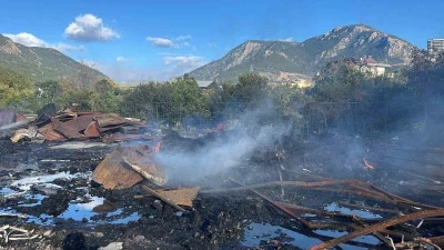 Alanya&rsquo;da depo yakınındaki yangın 