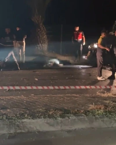 Alanya&rsquo;da servis araca otomobille &ccedil;arpıştı: 2 &ouml;l&uuml;, 6 yaralı
