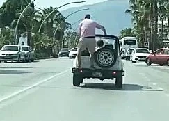 Alanya&rsquo;da &uuml;st&uuml; a&ccedil;ık ara&ccedil;la trafiği tehlikeye attılar